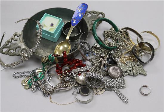 Assorted costume jewellery and other items including silver and a pewter quaich.